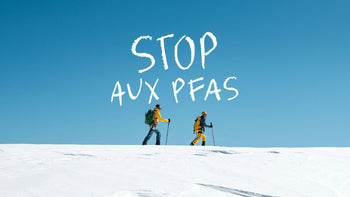 Veste imperméable jaune Lagoped sous les mots « Stop aux PFAS » écrits à la main