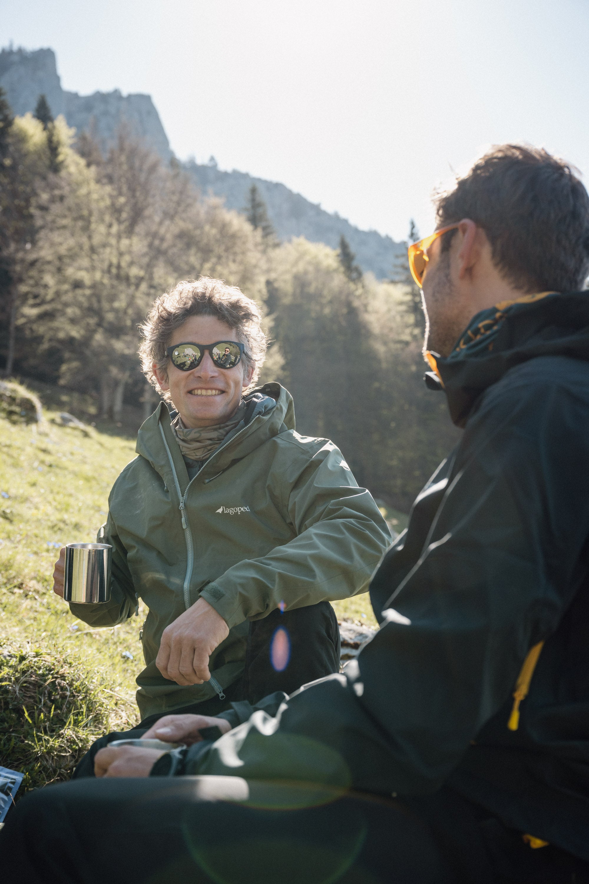 Randonneur avec lunettes Lagoped sur terrain technique en altitude