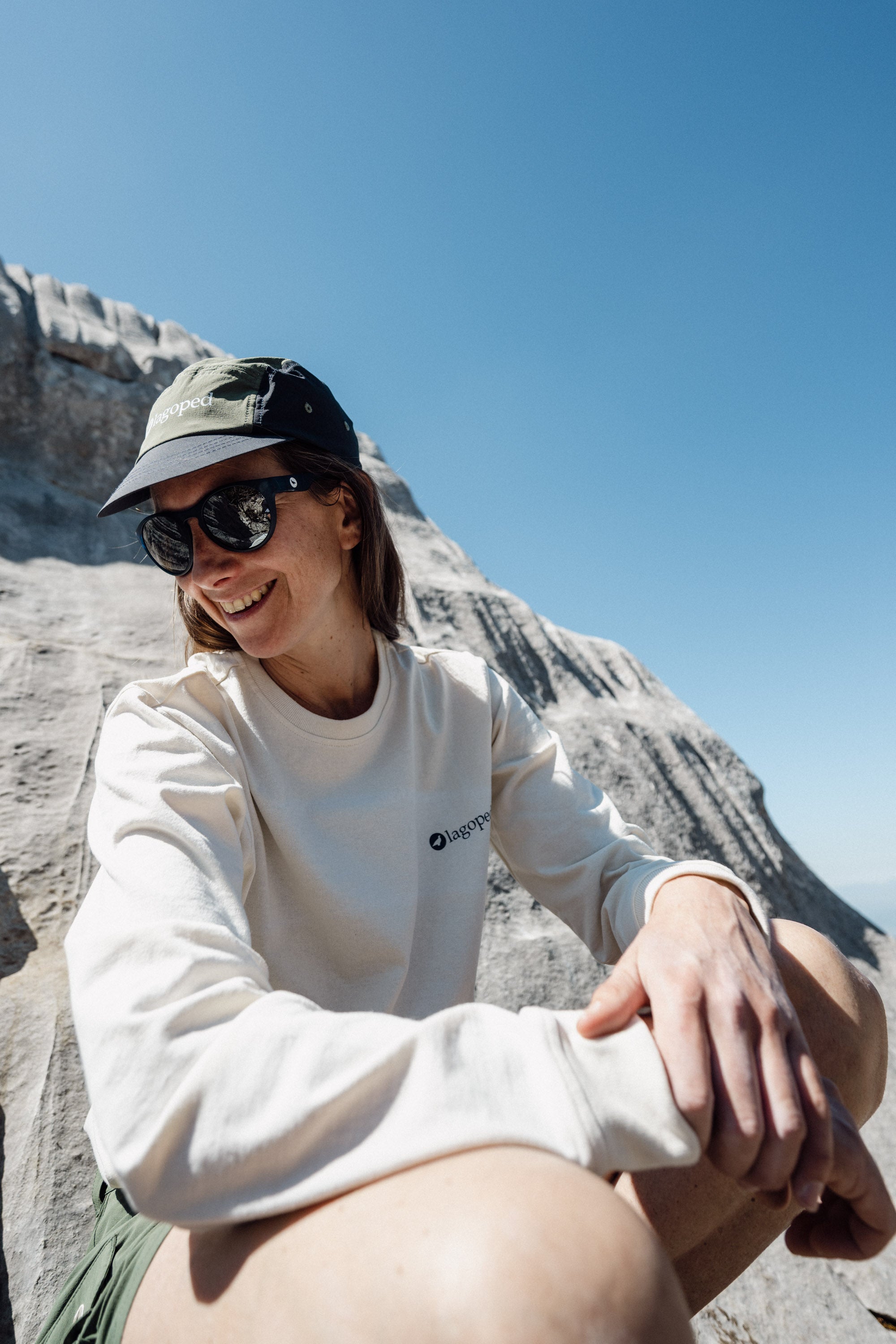 Détail du t-shirt Falco manches longues Lagoped en situation outdoor