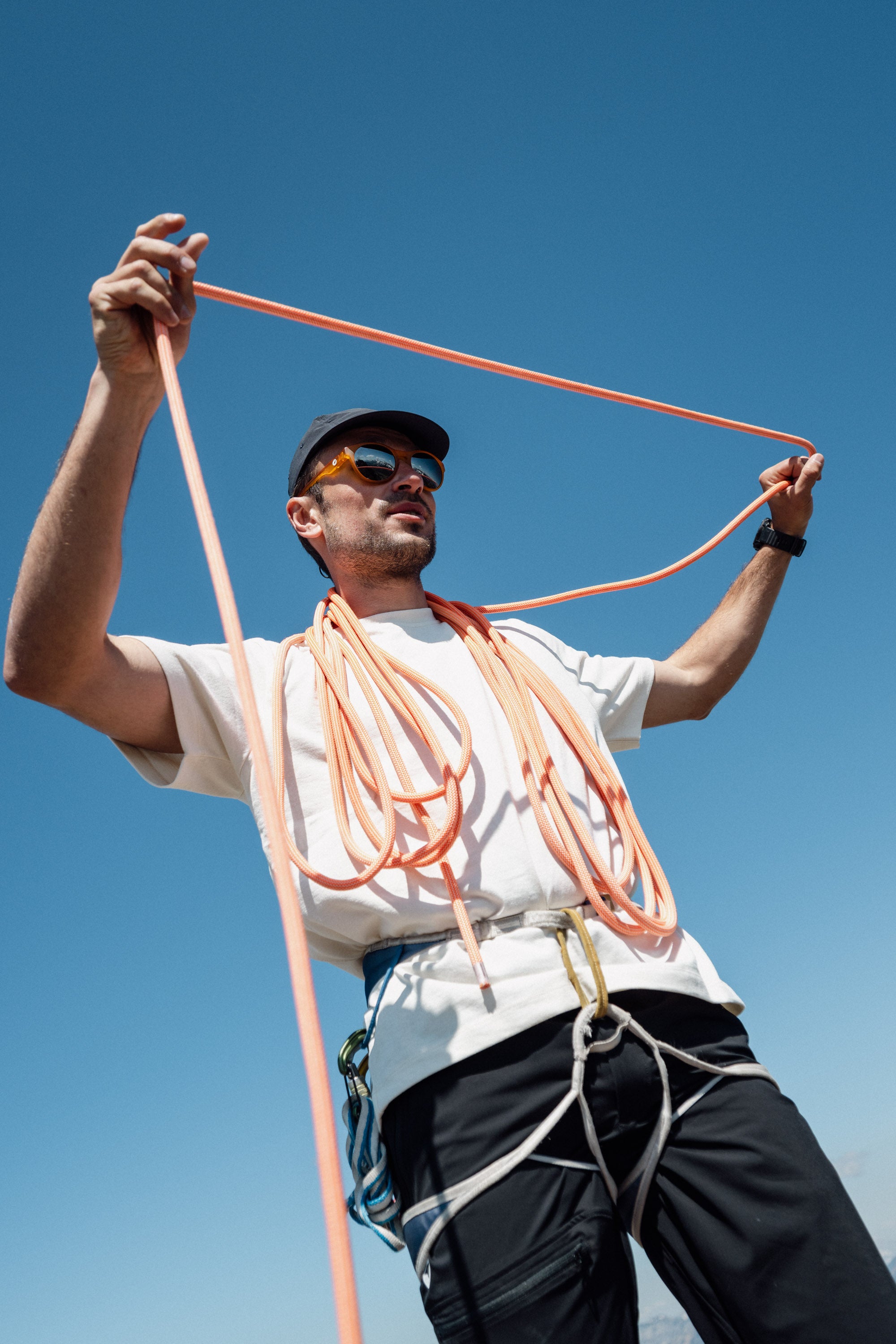 T-shirt Vallée homme Dove Lagoped porté en montagne, coupe décontractée